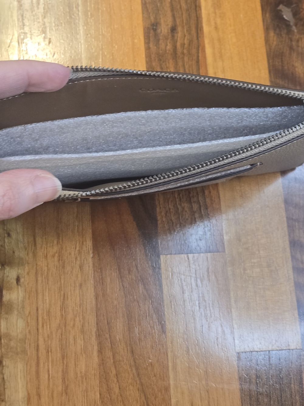 Coach C1742 Zip Phone Wallet in Pebble Leather – Stone / Taupe - Picture 9 of 12